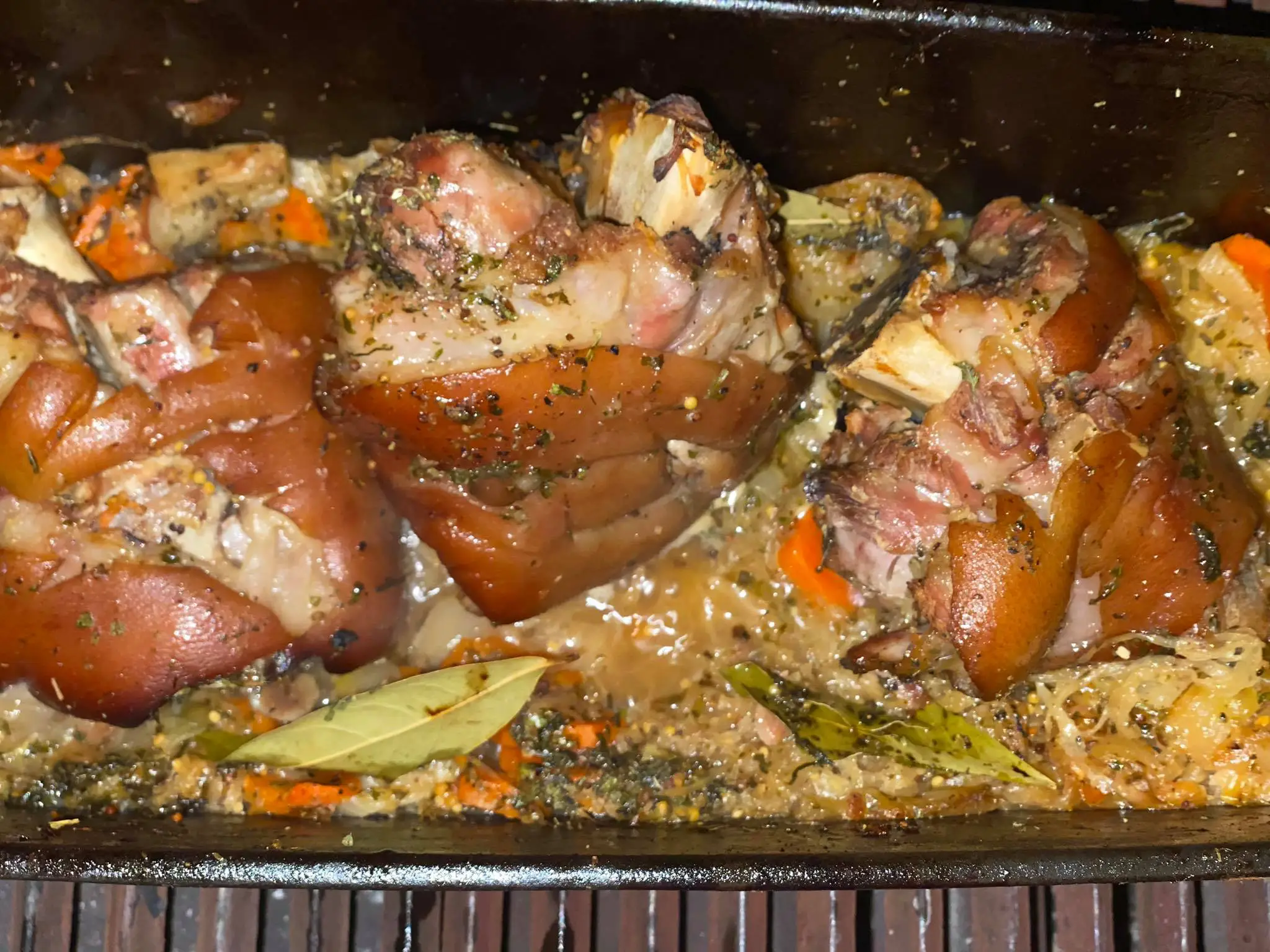 Przepis na golonkę z grilla Broil King