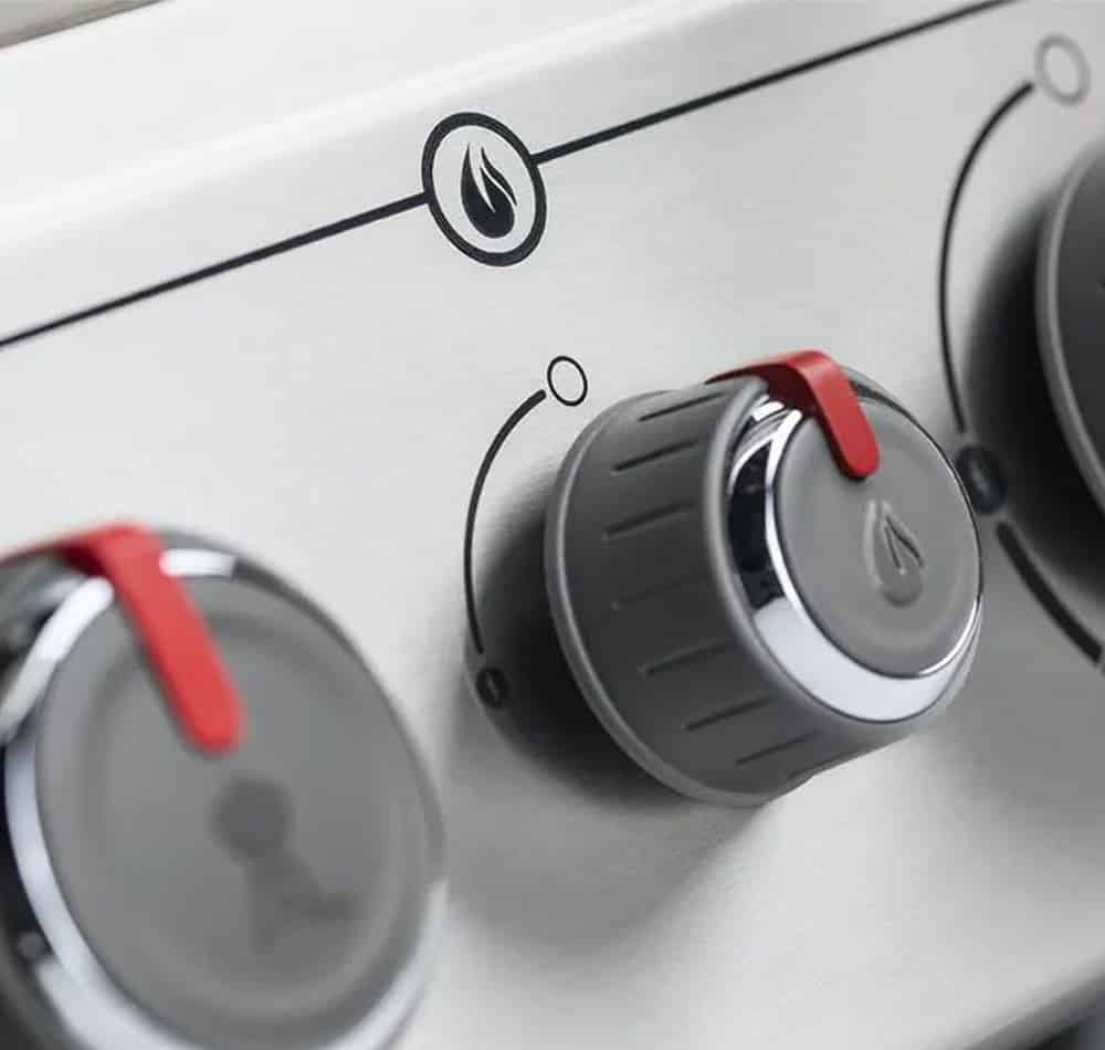 Grill na pellet vs grill gazowy – kiedy pellet wygrywa, a kiedy gaz jest lepszym wyborem?