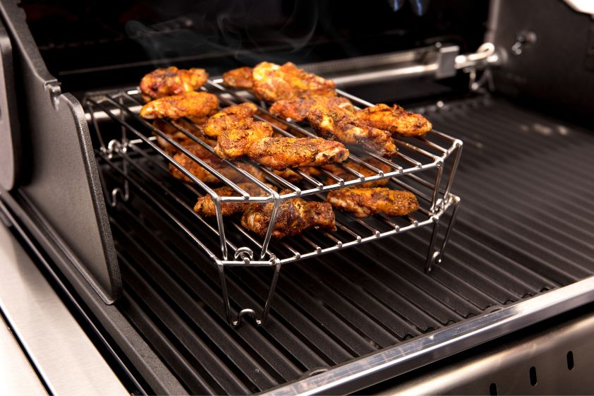 Pieczenie pośrednie na grillu ? To możliwe dzięki stojakowi Broil King!