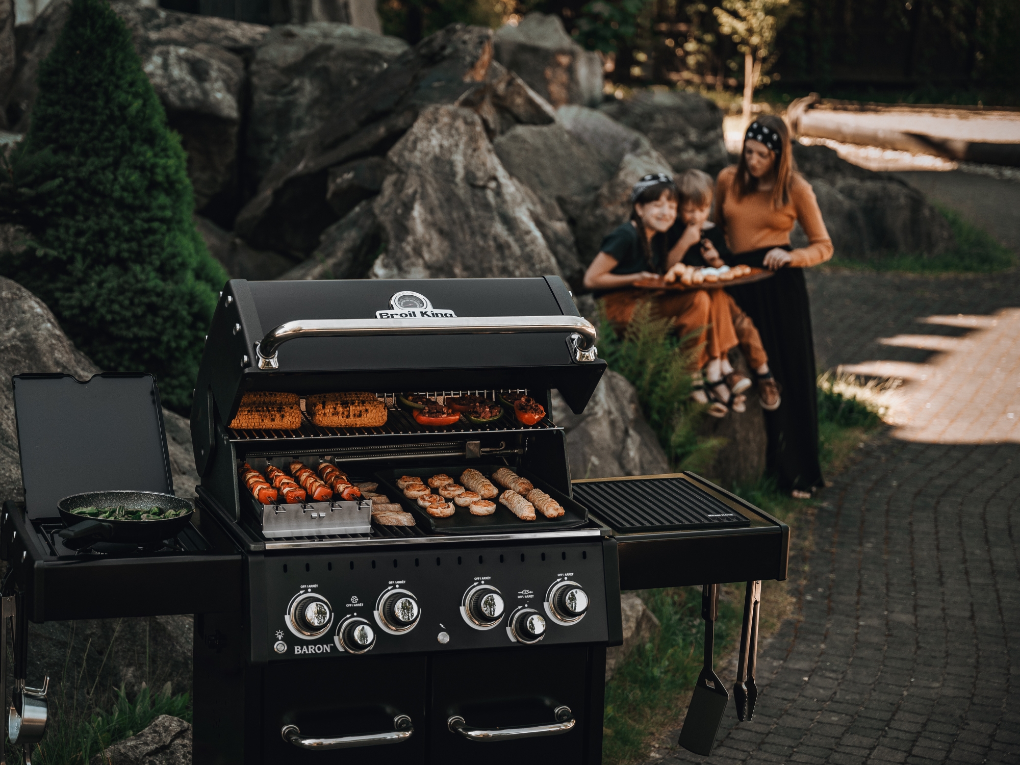 Porównanie grili gazowych Broil King Crown 490 i Baron 490