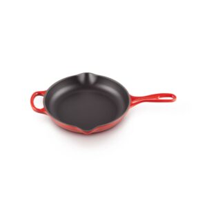 Patelnia signature do smażenia i serwowania Le Creuset 26 cm - Wiśniowa